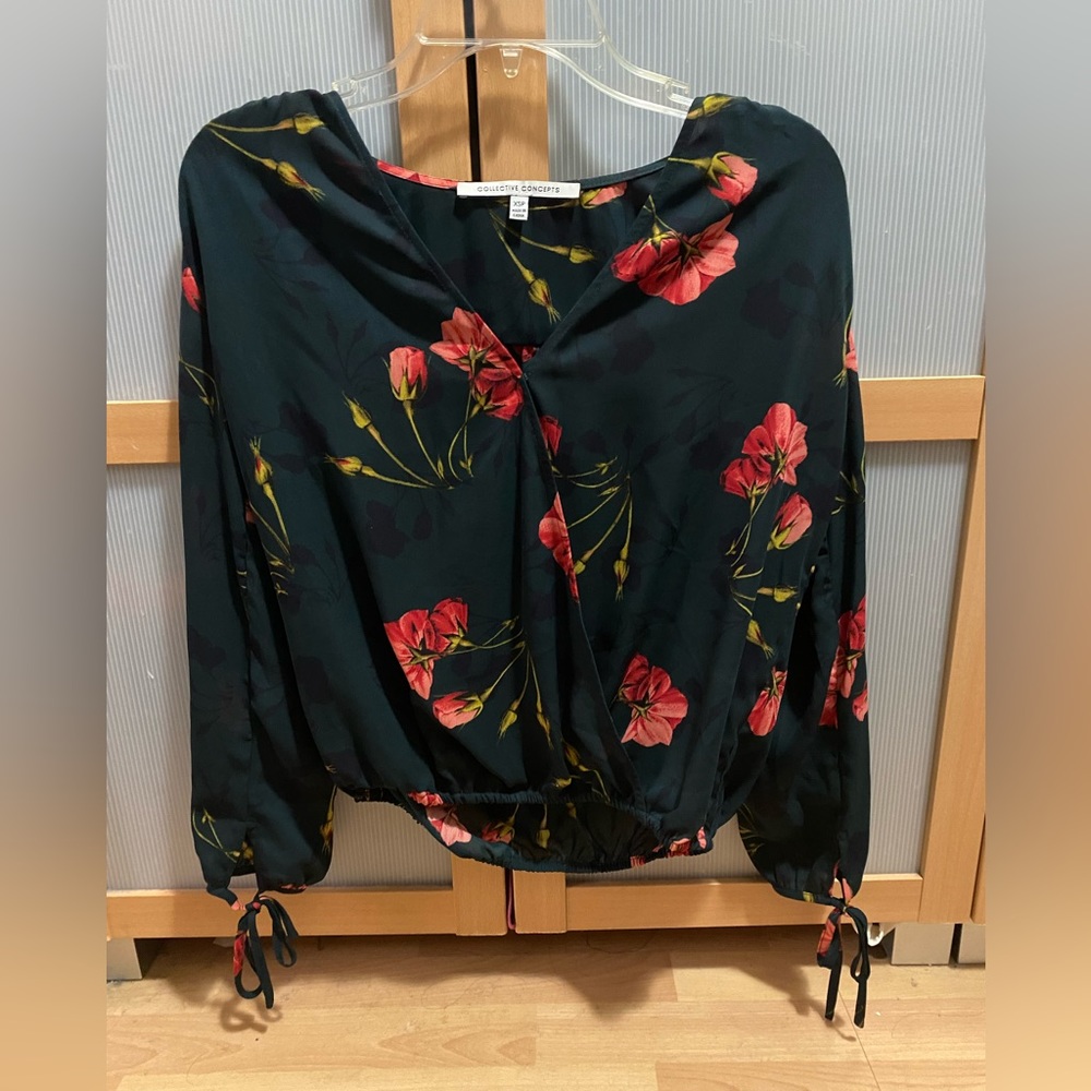 Stitch Fix Collective Concepts - Aimee Tie Detail Surplice Top XSP Floral EUC